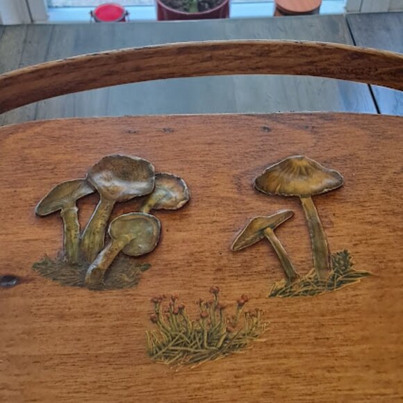 Vintage Basketville Woven Basket/Purse w/Wooden Lid, Mushroom Motif, Stamped - Picture 6 of 10